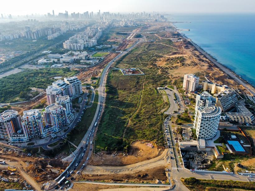 קו החוף מצפון לתל אביב מהאוויר